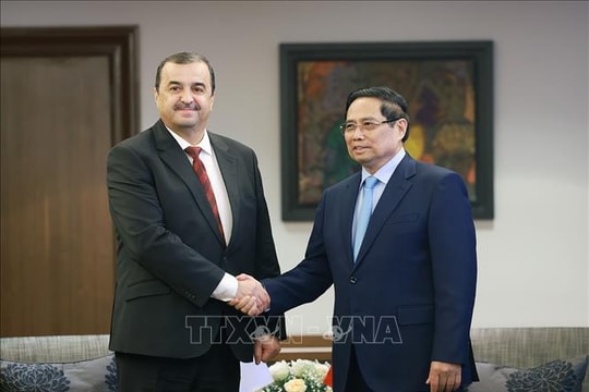 Thủ tướng Phạm Minh Chính làm việc với các Bộ, Tập đoàn của Algeria