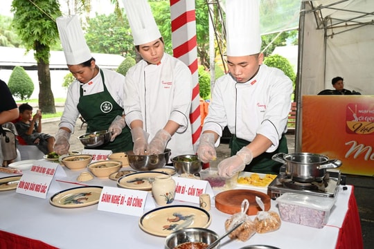 TP Hồ Chí Minh: Du khách thích thú thưởng thức những món ăn từ sợi gạo