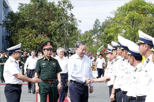 Tổng Bí thư Tô Lâm thăm, làm việc tại Vùng 5 Hải quân