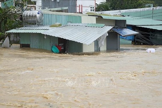 Các tỉnh Gia Lai, Đắk Lắk, Khánh Hòa vẫn ngập lụt diện rộng dù mưa giảm, lũ xuống