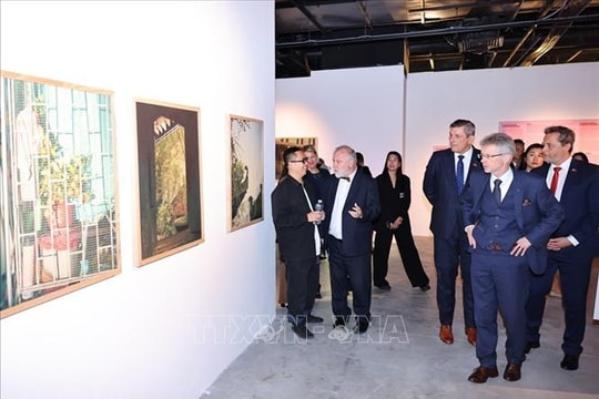 Chủ tịch Thượng viện Quốc hội Cộng hòa Séc thăm triển lãm 'Litte Hanoi, Next Generation'