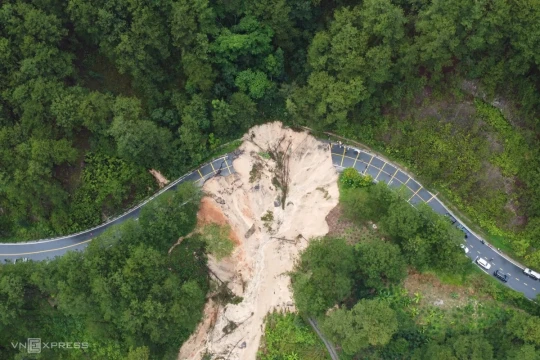 Khách hủy tour vì sạt lở trên đường đi Đà Lạt