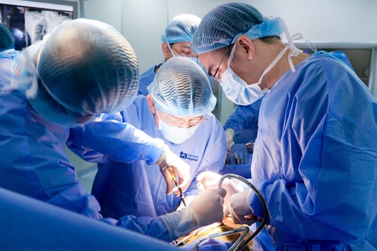 Vi khuẩn lao phổi tấn công cột sống người đàn ông