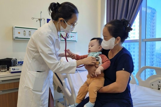 Bé trai viêm tiểu phế quản sau mắc cúm A