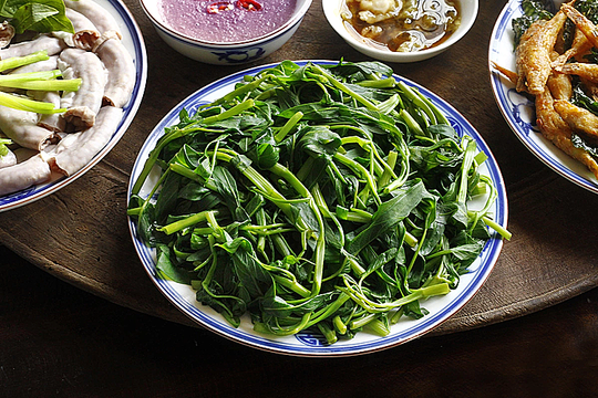 Vì sao ăn nhạt, uống nhiều nước vẫn có thể hại thận?