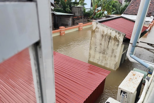 Nhiều trạm y tế Đăk Lăk chìm trong nước, một nhân viên tử vong