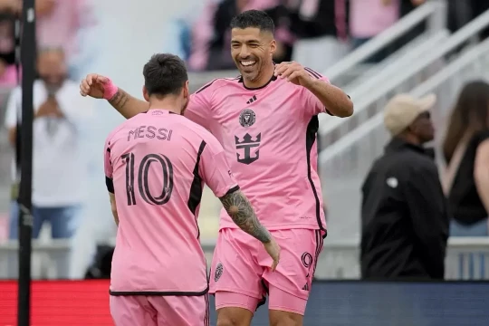 Suarez: 'Messi sẽ nổi giận nếu không giúp được đồng đội ghi bàn'