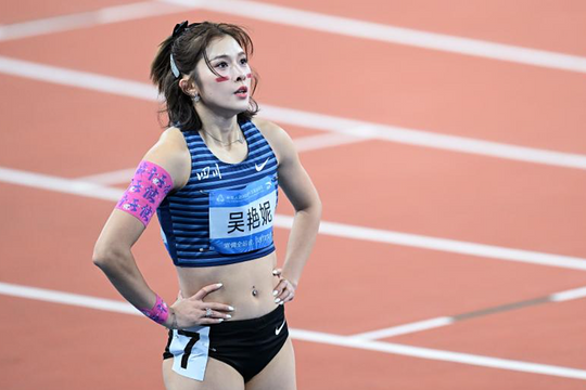 Mỹ nhân điền kinh Trung Quốc lỡ HC vàng vì 0,04 giây