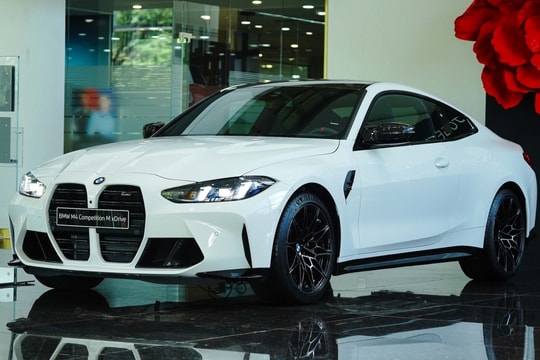BMW M4 Competition - xe thể thao giá gần 6 tỷ đồng