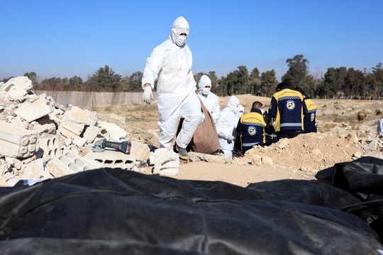 Những ngôi mộ tập thể gây day dứt ở Syria
