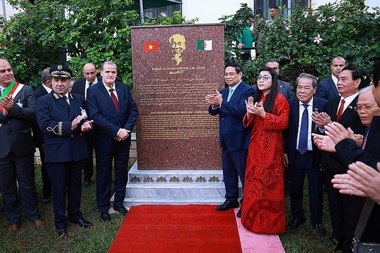 Thủ tướng dự khánh thành bia tưởng niệm Chủ tịch Hồ Chí Minh tại Algeria