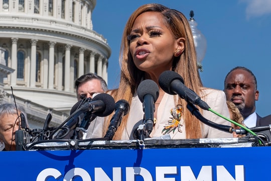 Nghị sĩ Mỹ bị cáo buộc biển thủ 5 triệu USD quỹ cứu trợ Covid-19