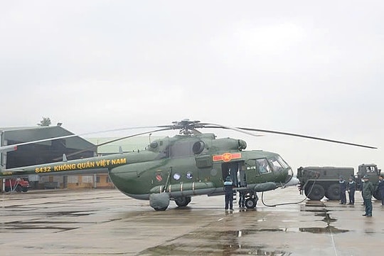 Điều động trực thăng và drone cứu dân vùng lũ