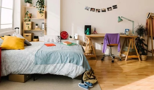 Cô gái sốc nặng khi phát hiện thứ này trong phòng ngủ của anh trai