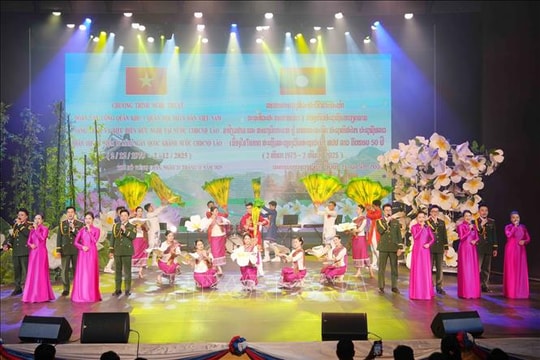 Rực rỡ sắc màu nghệ thuật Việt Nam mừng 50 năm Quốc khánh Lào