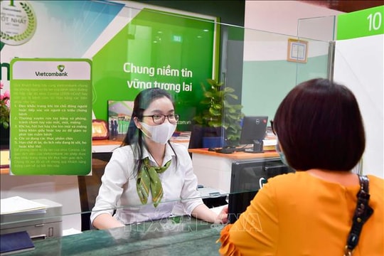 Biên lãi ròng ngân hàng tiếp tục chịu áp lực cuối năm