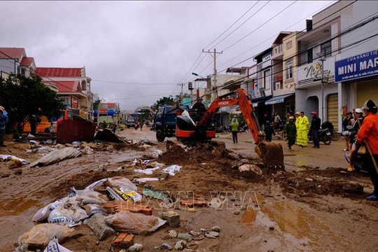 Hỗ trợ khẩn cấp 700 tỷ đồng khắc phục thiệt hại do mưa lũ