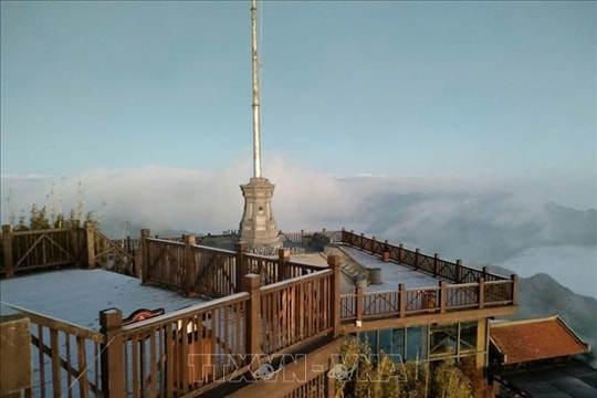 Đỉnh Fansipan (Lào Cai) xuất hiện đợt sương muối đầu tiên