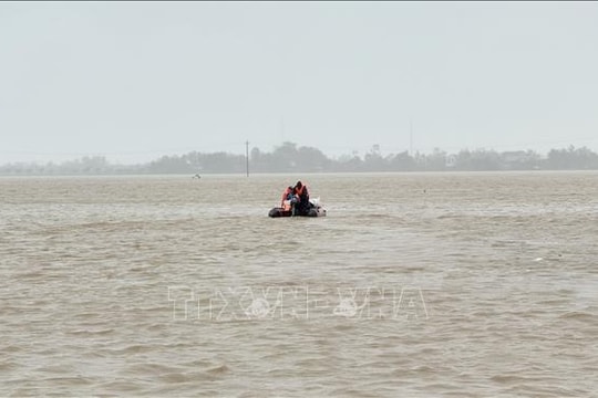 Đắk Lắk khẩn trương ứng cứu người dân vùng ngập lũ sâu