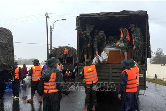 Bảo đảm nguồn cung hàng hóa thiết yếu tại các vùng đang bị cô lập do mưa lũ