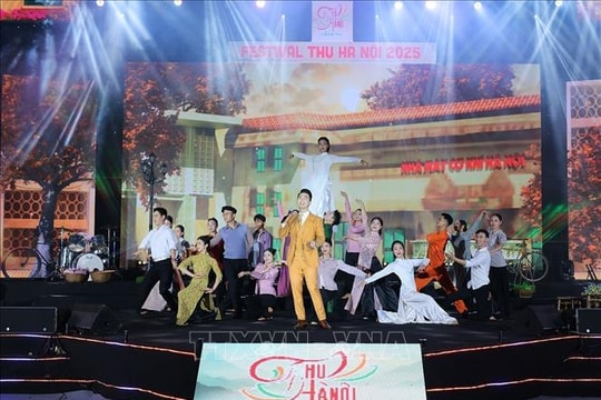 Festival Thu Hà Nội 2025 hút du khách với 150 gian hàng và loạt trải nghiệm mới