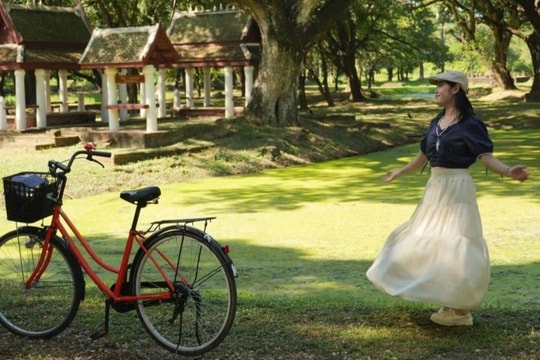 Cô gái Việt trải nghiệm sân bay như khu nghỉ dưỡng, có vườn thú ở Thái Lan