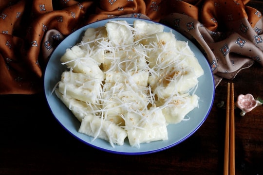 Sắn hấp nước cốt dừa - món ăn vặt mùa đông