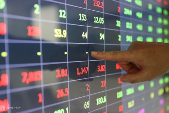 Chứng khoán chốt tuần trong sắc đỏ