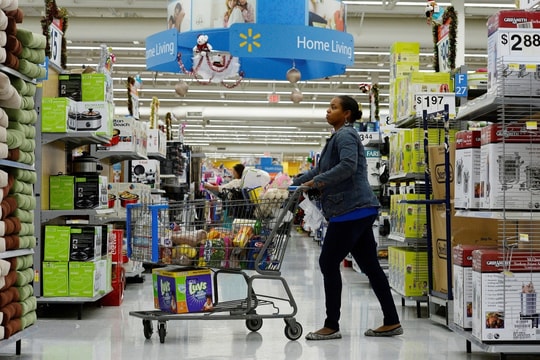 Walmart ăn nên làm ra khi người Mỹ tiết kiệm chi tiêu