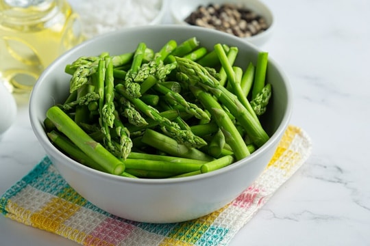 Vì sao người tiểu đường nên bắt đầu bữa ăn bằng rau?