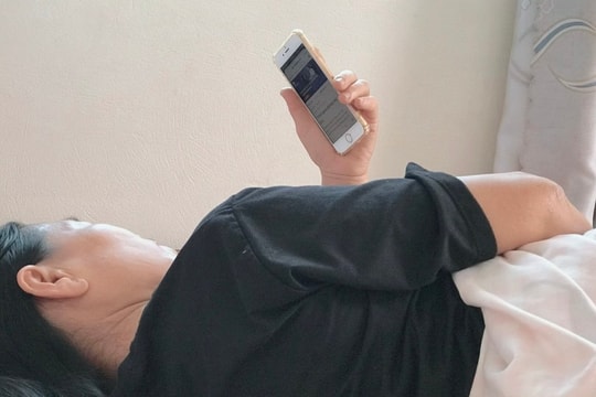 Vì sao mỏi mắt, đau đầu khi xem điện thoại?