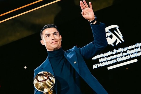 Ronaldo tranh giải Cầu thủ hay nhất Trung Đông