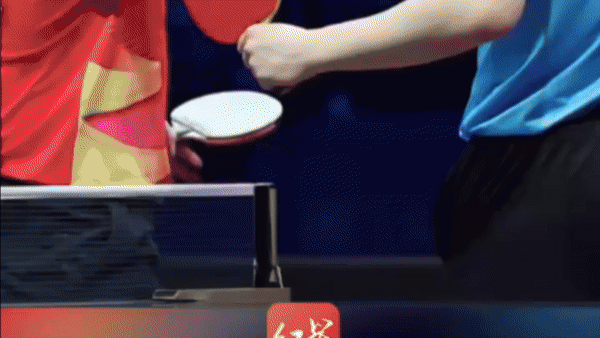 Ngôi sao bóng bàn Trung Quốc đập đầu xuống bàn khi thua