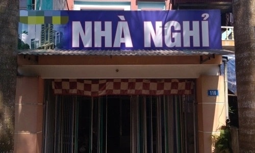 Đi 140 km trong đêm để dẫn dụ bạn gái nhí vào nhà nghỉ