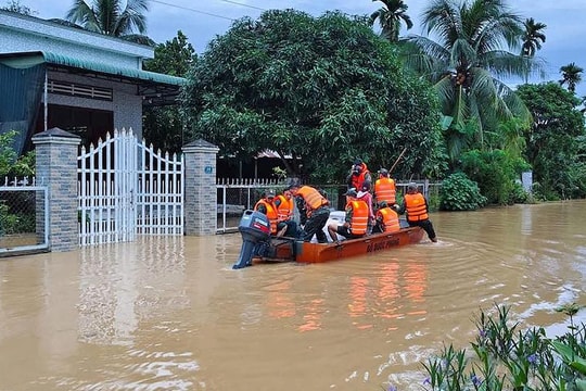 Nước sông Đồng Nai dâng cao, hàng trăm nhà dân ngập sâu