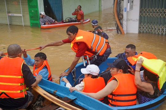 Thủ tướng huy động tổng lực phương tiện tiếp cận người dân kêu cứu