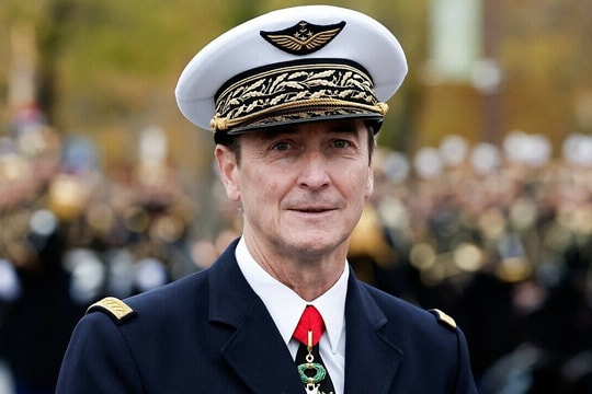 Tư lệnh Pháp hứng chỉ trích vì kêu gọi 'hy sinh con cái' để đối phó Nga