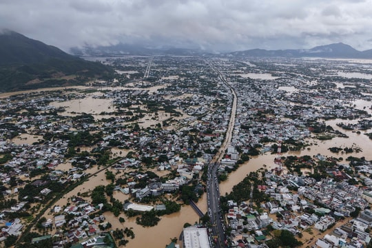 Bộ Chính trị lập 5 đoàn kiểm tra việc khắc phục hậu quả mưa lũ