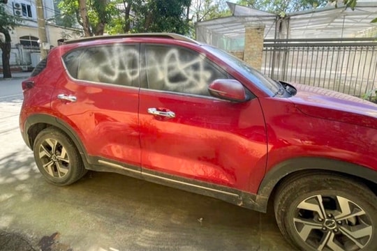 Công an truy tìm người xịt sơn lên 3 ôtô