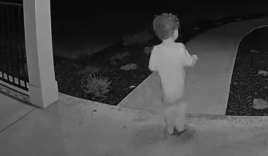 Người mẹ nhận cảnh báo lúc nửa đêm và điều cô thấy khiến ai cũng rùng mình