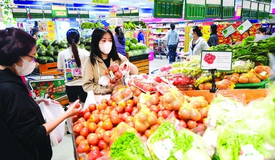 Saigon Co.op giảm giá thịt, cá, rau củ đến 30% giữa lúc giá thực phẩm tăng vọt