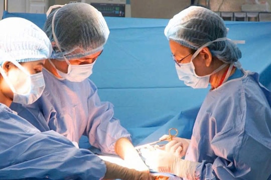 Cấp cứu kịp thời sản phụ tiền sản giật, cứu sống bé gái sinh non