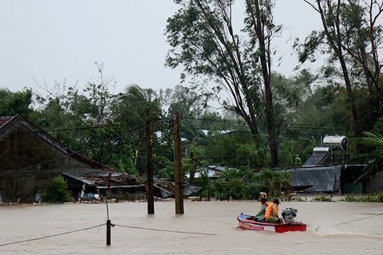 Thời tiết ngày 22/11: Mưa lớn kéo dài ở Trung Trung Bộ và Tây Nguyên, cảnh báo lũ quét
