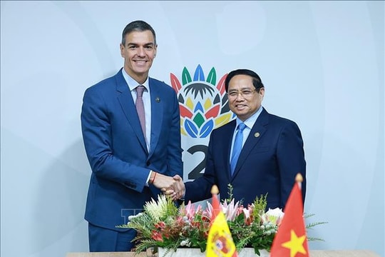 Thủ tướng Phạm Minh Chính gặp Thủ tướng Tây Ban Nha Pedro Sánchez
