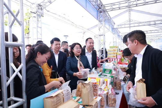 Hội chợ hàng Việt phục vụ công nhân lao động và nhân dân Thủ đô