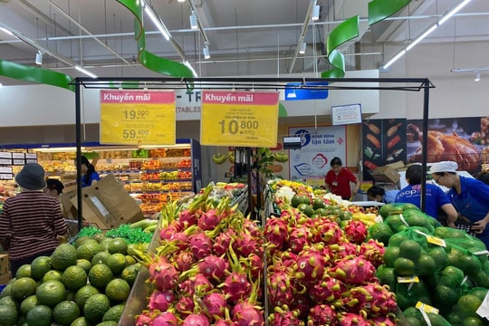 Nguồn hàng hoá phục vụ miền Trung dần ổn định, giá rau tại TP Hồ Chí Minh tăng mạnh