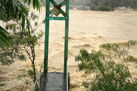 Thực hư cầu treo triệu view ở thác nước nổi tiếng Đắk Lắk bị lũ cuốn trôi