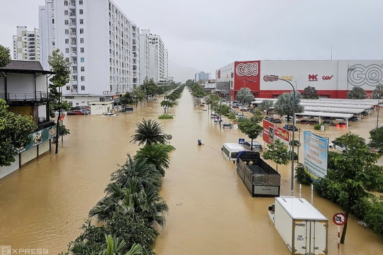 Rau xanh, hải sản từ miền Trung - Tây Nguyên bị gián đoạn vì lũ
