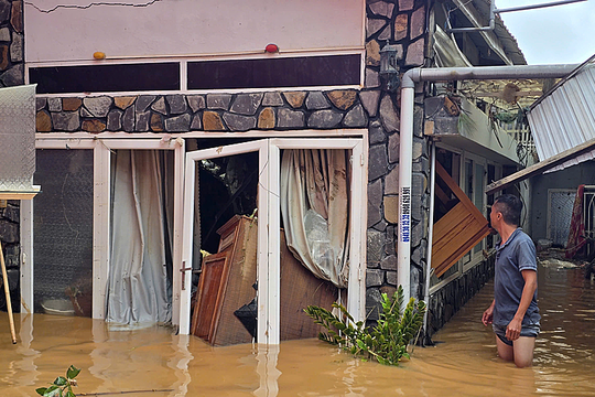 Mối nguy bệnh tật bùng phát sau dòng nước lũ