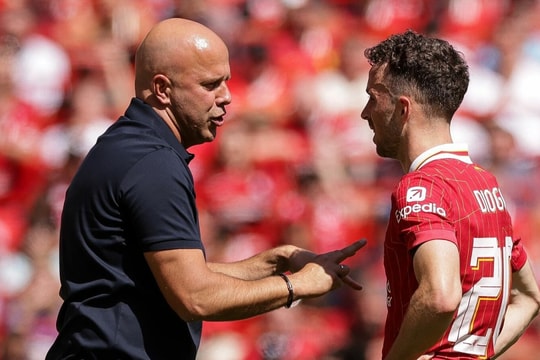 Slot: 'Liverpool chơi kém không phải vì Jota qua đời'